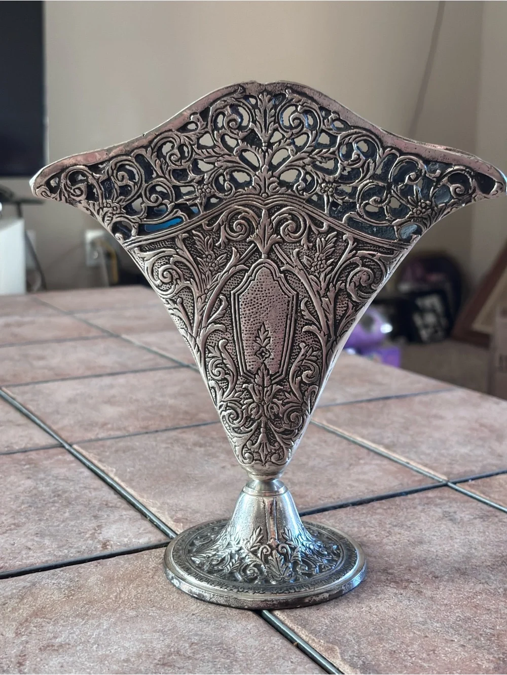 Vintage Bombay ORNATE FAN SHAPED PIERCED FILIGREE FLOWER VASE - Silver Tone